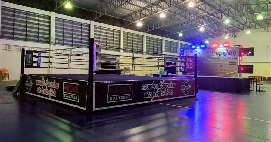 เวทีประธานพร้อม catwalk